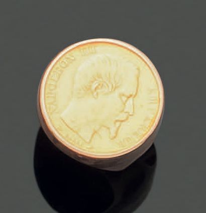 null Bague jonc en or jaune 18K (750), sertie d'une pièce de 20 Francs Napoléon III....