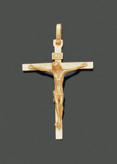 null Cross-pendant in 18K (750) yellow gold, Christ in relief on an amatie cross,...