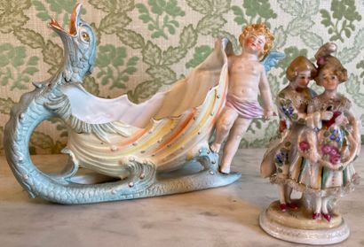 Porcelain trinkets: miniature couple marquis...