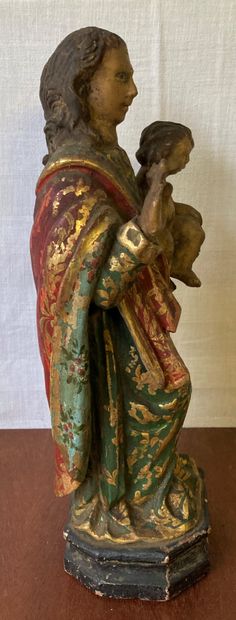 null Statuette de Vierge à l'enfant en bois sculpté peint polychrome et rehaussé...