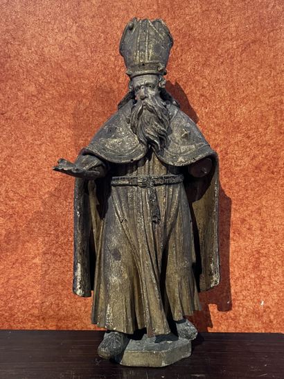 Statue d'évêque en bois sculpté doré patiné....