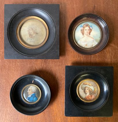 Set of four miniatures of round shape, in...