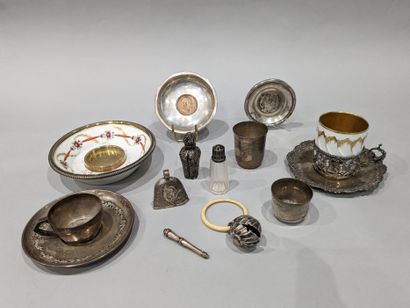 null Silver set (925), mismatched including: two goblets with liquor of which one...