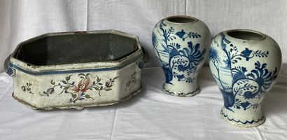 null Pair of earthenware vases decorated in blue monochrome of landscapes in reserves...