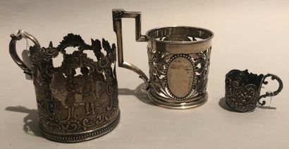 null Silver set (800), composed of : - a cup mount decorated with pearl medallions...