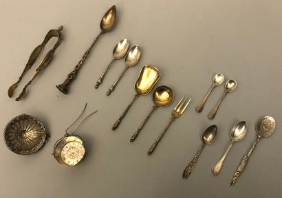 null Silver set (925), including : two salt spoons ; two small spoons ; small serving...