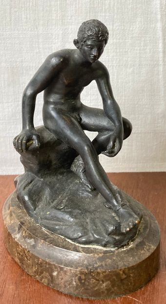 null Statuette in patinated bronze representing Mercury sitting on a rock. Oval marble...