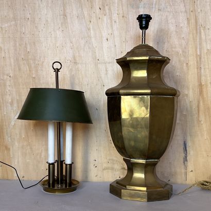 null Lamp bouillote in varnished brass with three lights, the round base in bowl,...