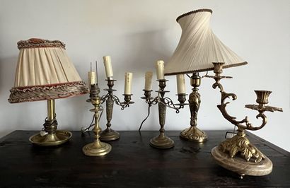 null Case of bronze and brass lights: a pair of table ends with two lights, a torch...