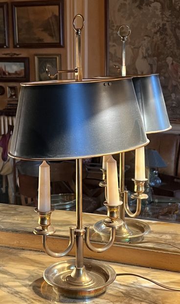 null Lamp bouillotte out of brass with two lights, the bowl bordered of a frieze...