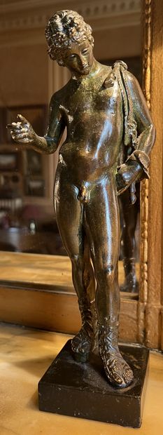null Statuette of Jason in shaded patinated bronze. H. 25 cm. On a black patinated...