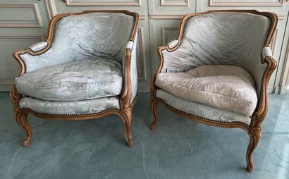 null Pair of bergères in molded natural wood. The backrest in cabriolet, the feet...