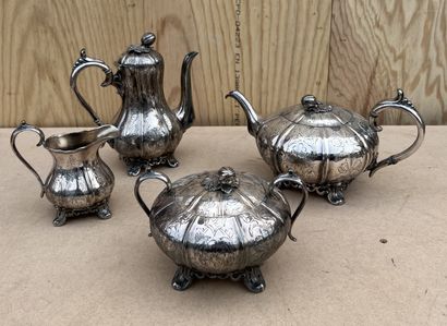 null Part of a tea and coffee service in English silver plated metal, with engraved...
