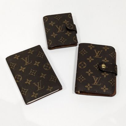 null Louis VUITTON. Diary cover, notebook cover and identity document holder in Monogram®...