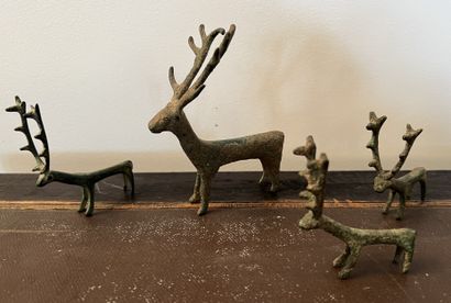 null Set composed of one large and three small patinated bronze deer figurines. Style...