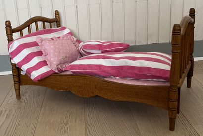 null Doll's bed in natural wood, the bedsides with bars, the ringed amounts. Around...