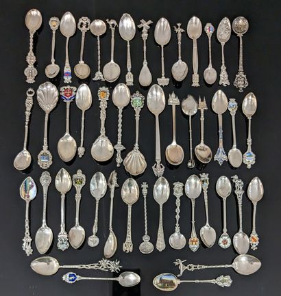 null Set of silver collection spoons (800, 925 and 950). Weight : 381 g. Some in...