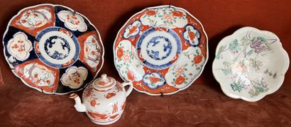 null IMARI, circa 1900. Two porcelain plates decorated in blue under iron red glaze...