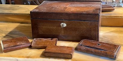 null Box in veneer of rosewood and mahogany. Four burr tobacco jokes are joined....