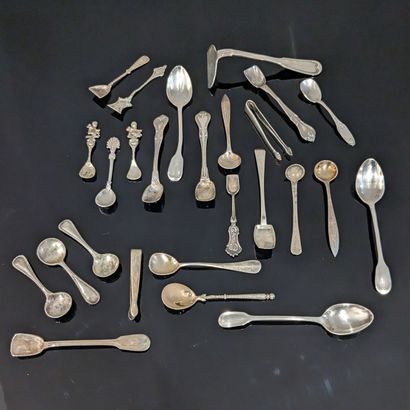 null Twelve small silver salt scoops (800), of different models. We join four salt...