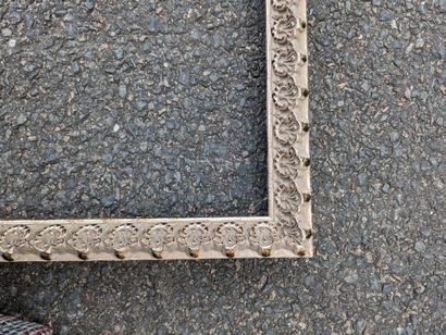 null Set of gilded or redecorated wood frames, the decoration: 1) with doucine and...