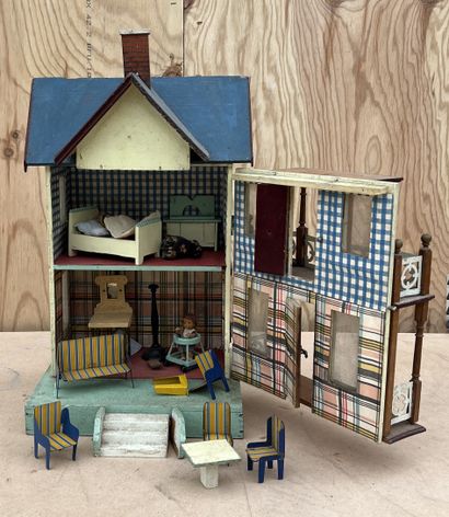 null Dollhouse in polychrome painted wood, the front with double galleries, opening....