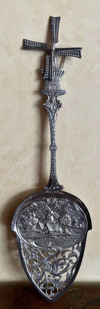 null Serving shovel in silver (800), decorated with a landscape with a mill in a...