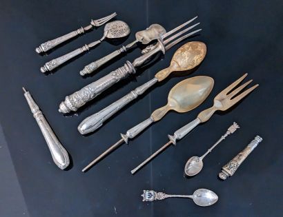 null Set on handle in sterling silver (800): carving fork, salad servers, candy servers....