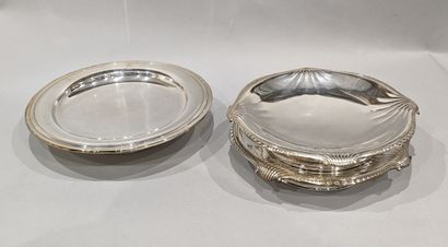 null Pair of "shell" compotier on silver plated metal pedestal. One compotier on...