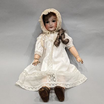 null Doll, porcelain head marked in hollow 23 France SFBJ 301 Paris T.9, mobile brown...