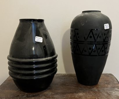 null Fernand JACOB (XXe siècle) dit FERJAC : - paire de vases ovoïdes en verre noir,...