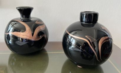null Verrerie MAURE-VIEIL à Mandelieu-la-Napoule. Deux vases boule en épais verre...