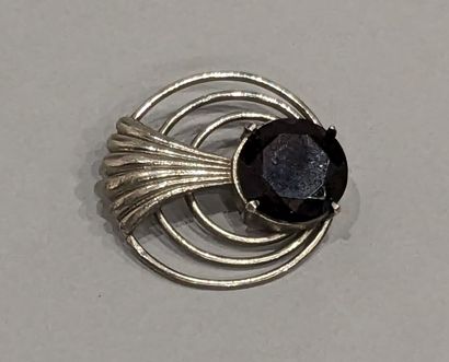 null Round silver brooch (925) formed of three concentric rings, decorated with a...