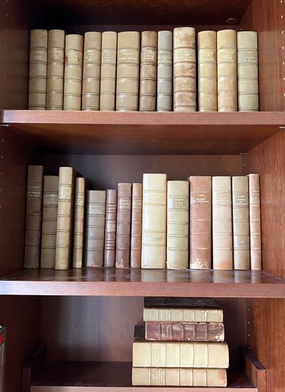 null Caisse: large set of volumes bound in havana morocco with ribbed spines.