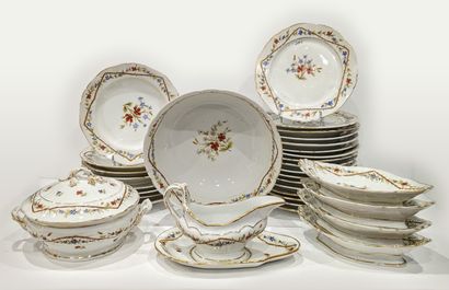 null Porcelain dinner service with polychrome decoration of bouquets of poppies and...