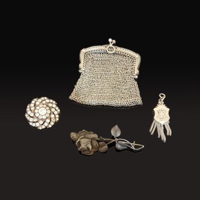 null Small silver set (800 or 925): - small mesh purse; - brooch featuring a flowering...