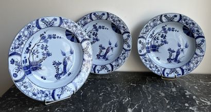 null Creil-et-Montereau, Japan pattern. Three soup plates with blue monochrome d...