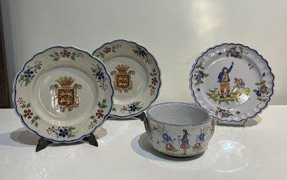null Earthenware set: - pair of plates decorated with blazon with leopards passing,...