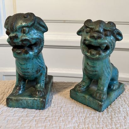 null Pair of turquoise ceramic chimeras from China. H. 17.5 cm.