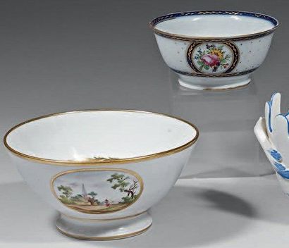 NIEDERVILLER, fin du XVIIIème siècle Bol en porcelaine blanche et filets or. Décor...