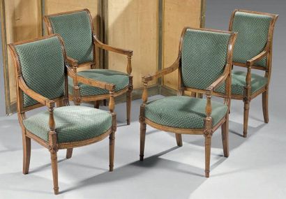 null Suite de quatre fauteuils en bois naturel à dossier rectangulaire légèrement...