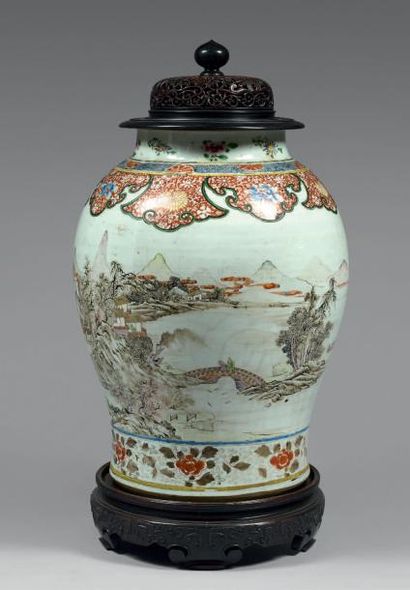 CHINE - EPOQUE KANGXI (1662 - 1722) 
Grande potiche balustre en porcelaine décorée...