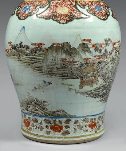 CHINE - EPOQUE KANGXI (1662 - 1722) 
Grande potiche balustre en porcelaine décorée...