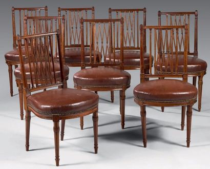 null Suite de huit chaises en acajou à dossier ajouré de croisillons et de petites...