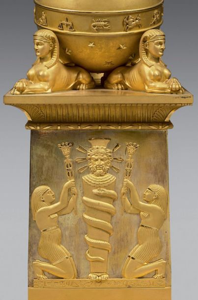 null Importante pendule en bronze doré représentant Uranie, muse de l'Astrologie...
