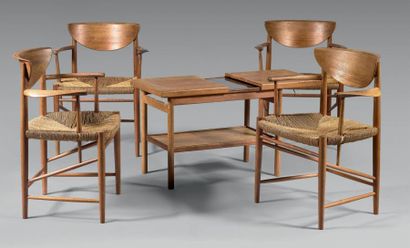 Travail DANOIS vers 1960-1970 Quatre fauteuils, le dossier cintré de forme demi-lune,...