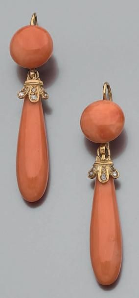 null Paire de pendants d'oreilles en or jaune 18K (750) formés chacun d'un bouton...