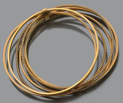 null Bracelet semainier en or jaune 18K (750) composé de sept joncs torsadés ou à...