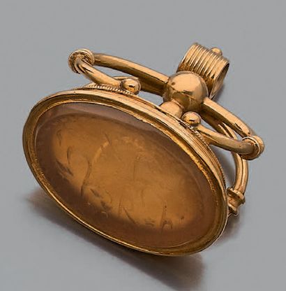 null Cachet-pendentif en or jaune 18K (750), la base ovale ornée d'un quartz gravé...