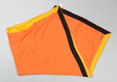 null HERMES Paris made in France

Châle en cachemire et soie imprimé tricolore orange,...